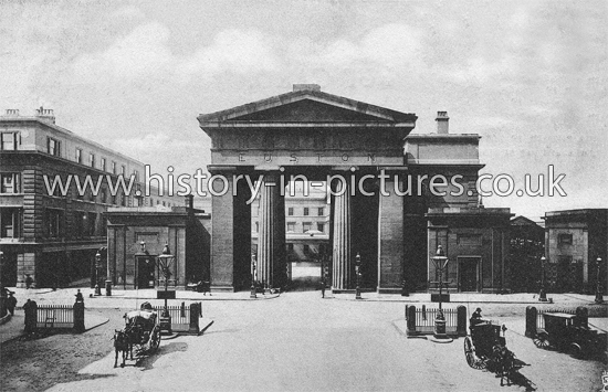 Entrance to Euston Station, London, c.1905.